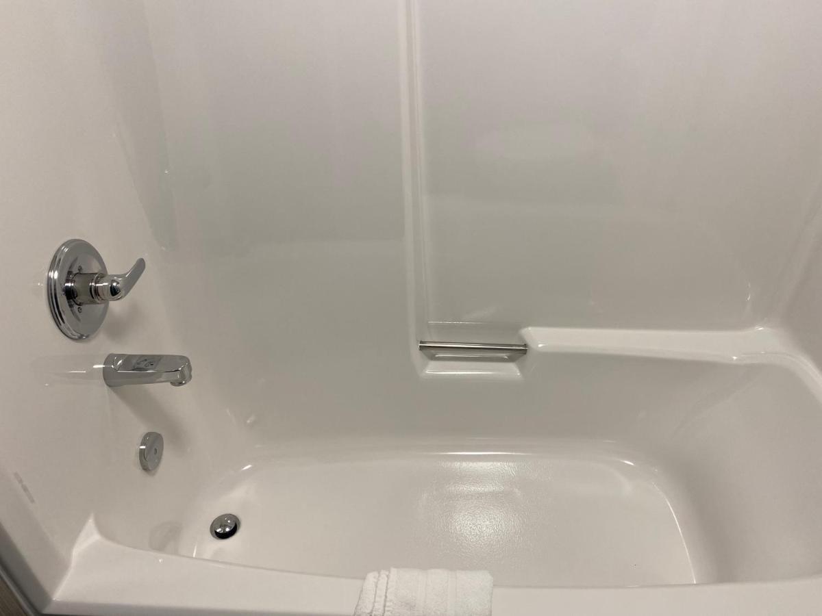 Ramada By Wyndham Medicine Hat Eksteriør billede