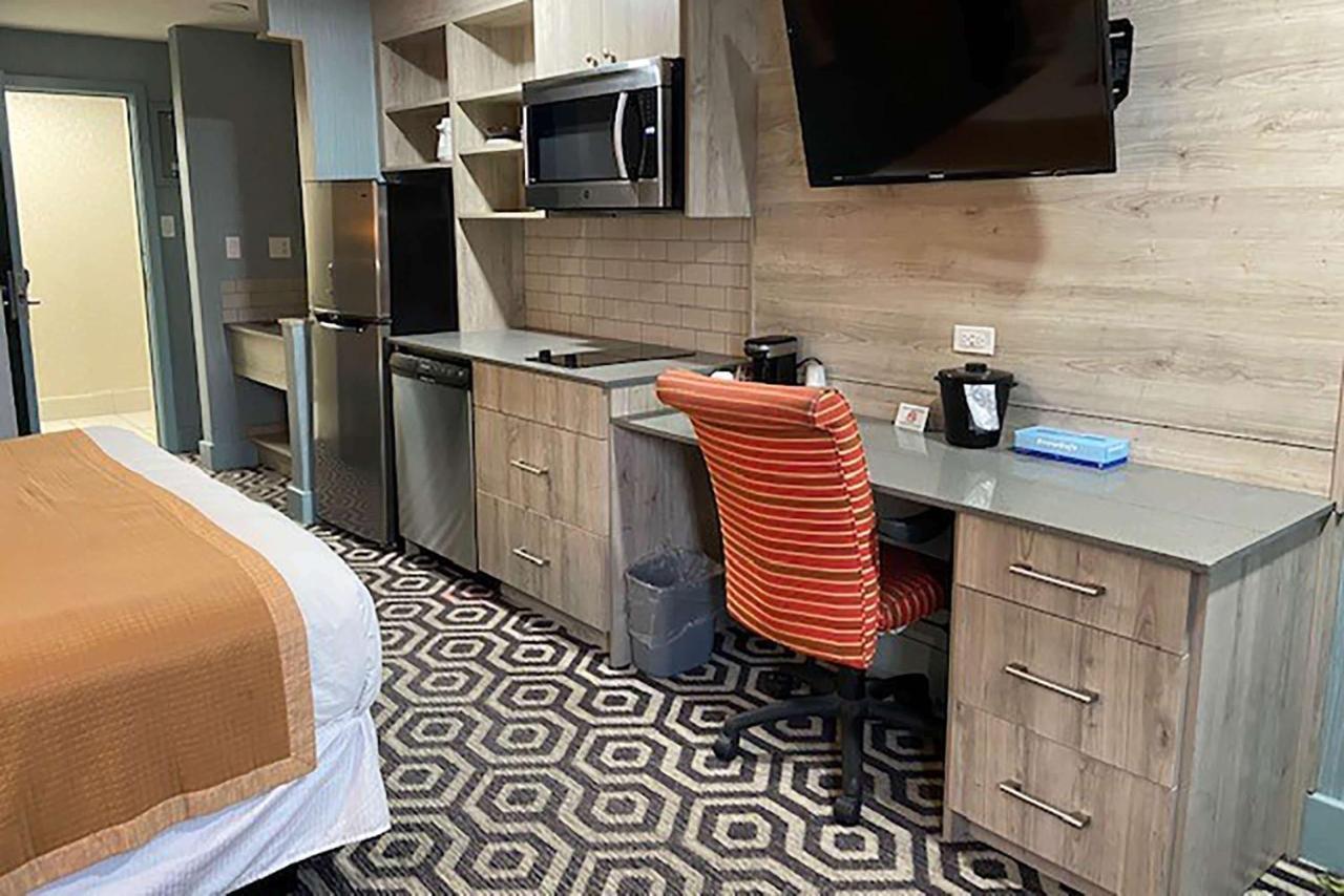 Ramada By Wyndham Medicine Hat Eksteriør billede