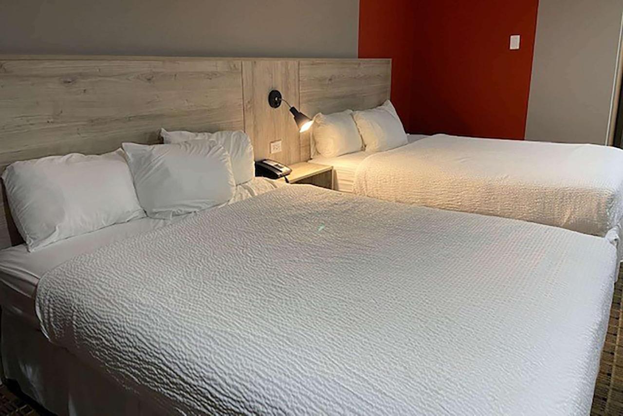 Ramada By Wyndham Medicine Hat Eksteriør billede