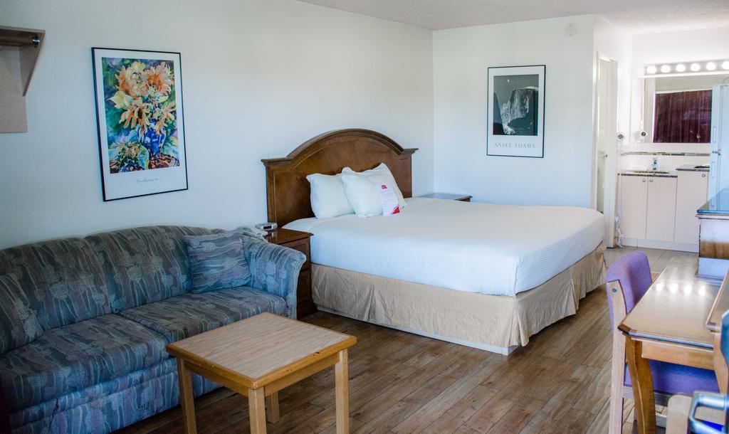 Ramada By Wyndham Medicine Hat Eksteriør billede