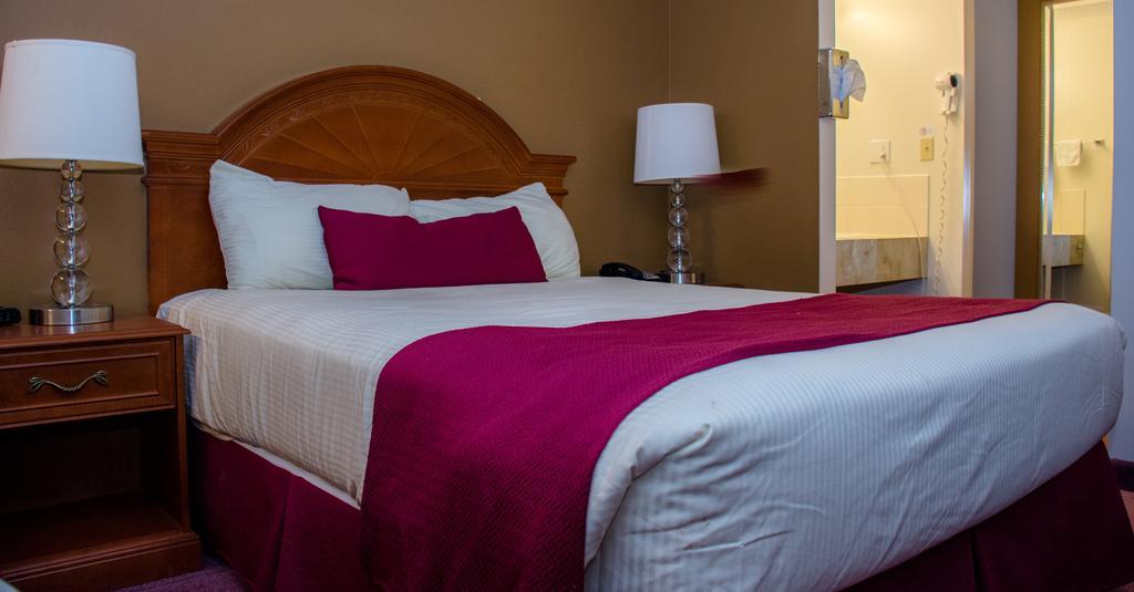 Ramada By Wyndham Medicine Hat Eksteriør billede