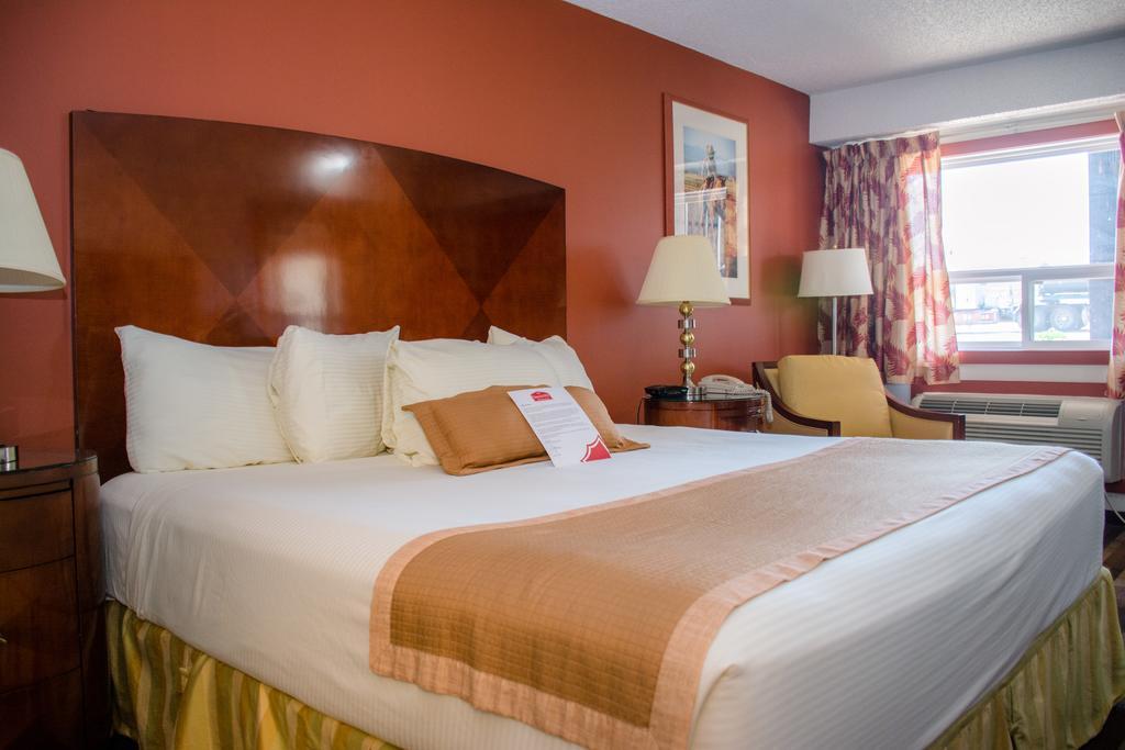 Ramada By Wyndham Medicine Hat Eksteriør billede