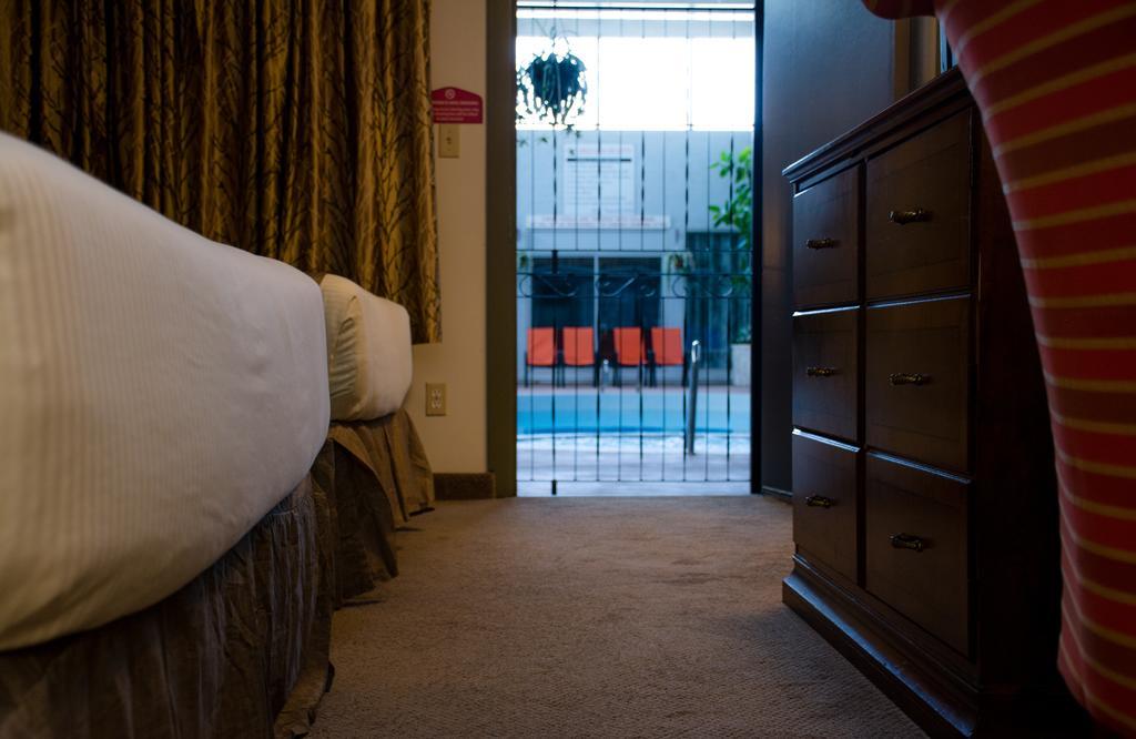 Ramada By Wyndham Medicine Hat Eksteriør billede