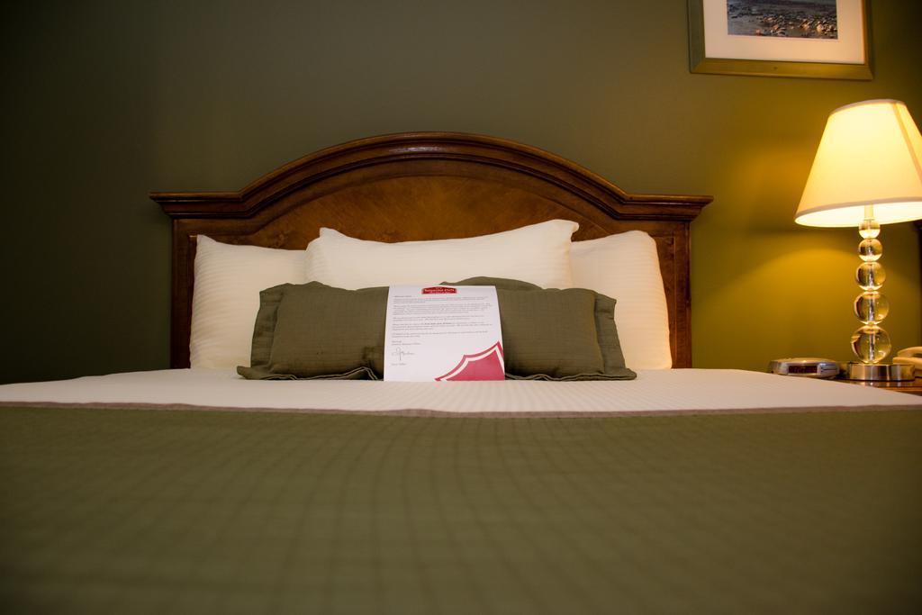 Ramada By Wyndham Medicine Hat Eksteriør billede