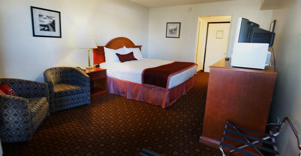 Ramada By Wyndham Medicine Hat Eksteriør billede