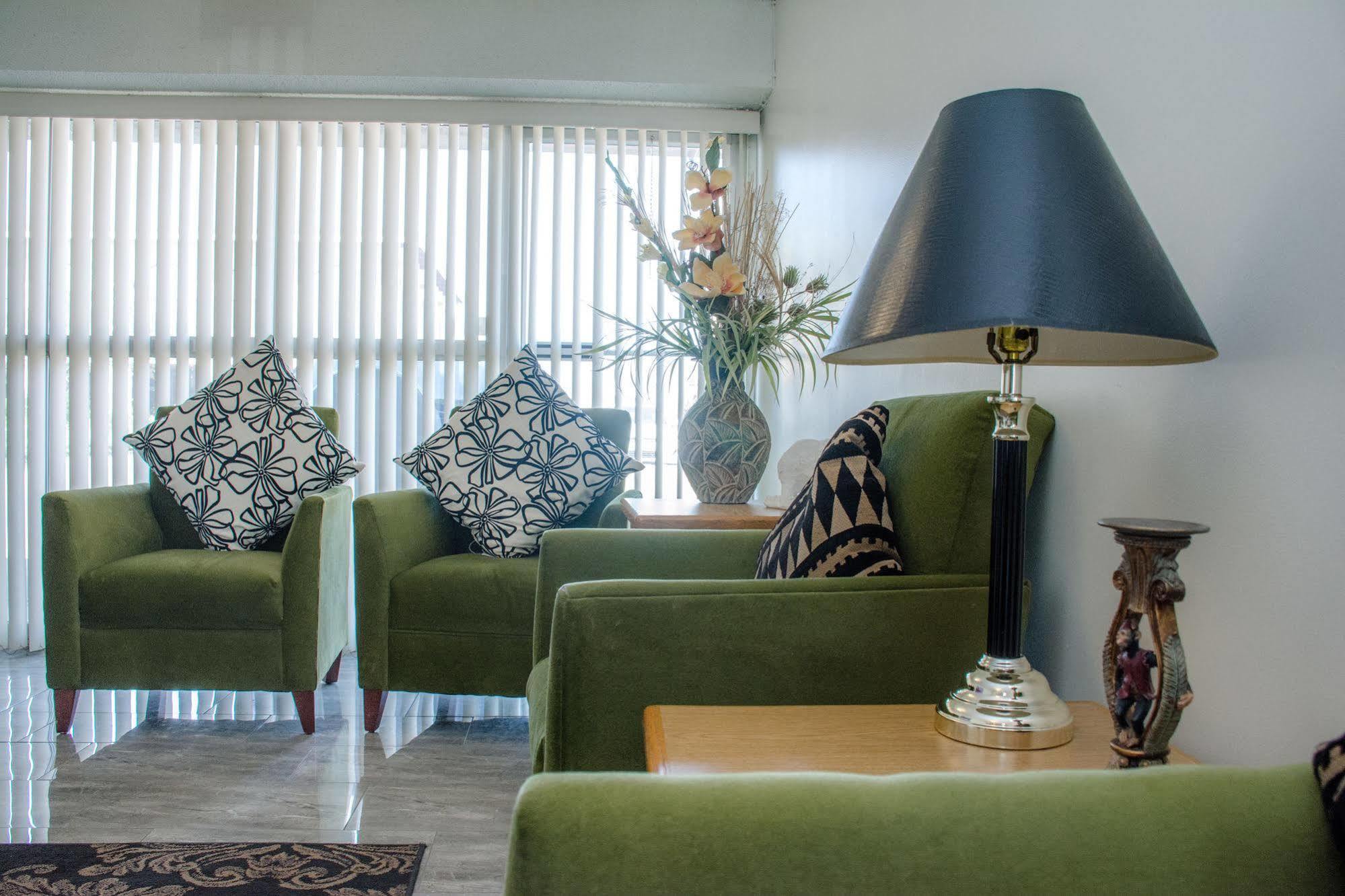 Ramada By Wyndham Medicine Hat Eksteriør billede