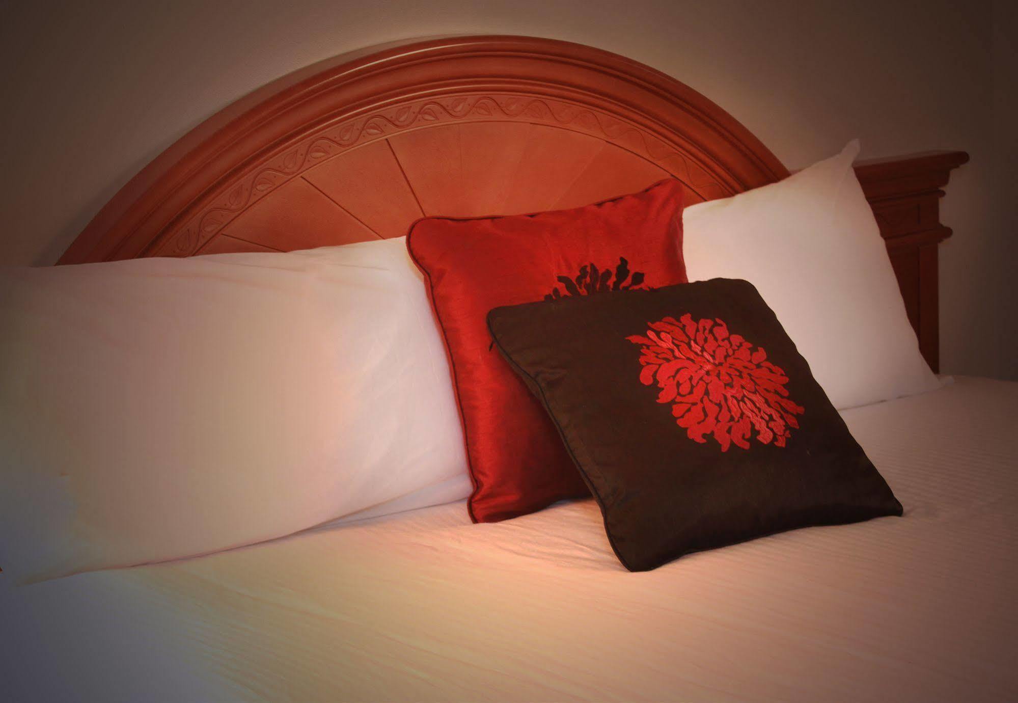 Ramada By Wyndham Medicine Hat Eksteriør billede