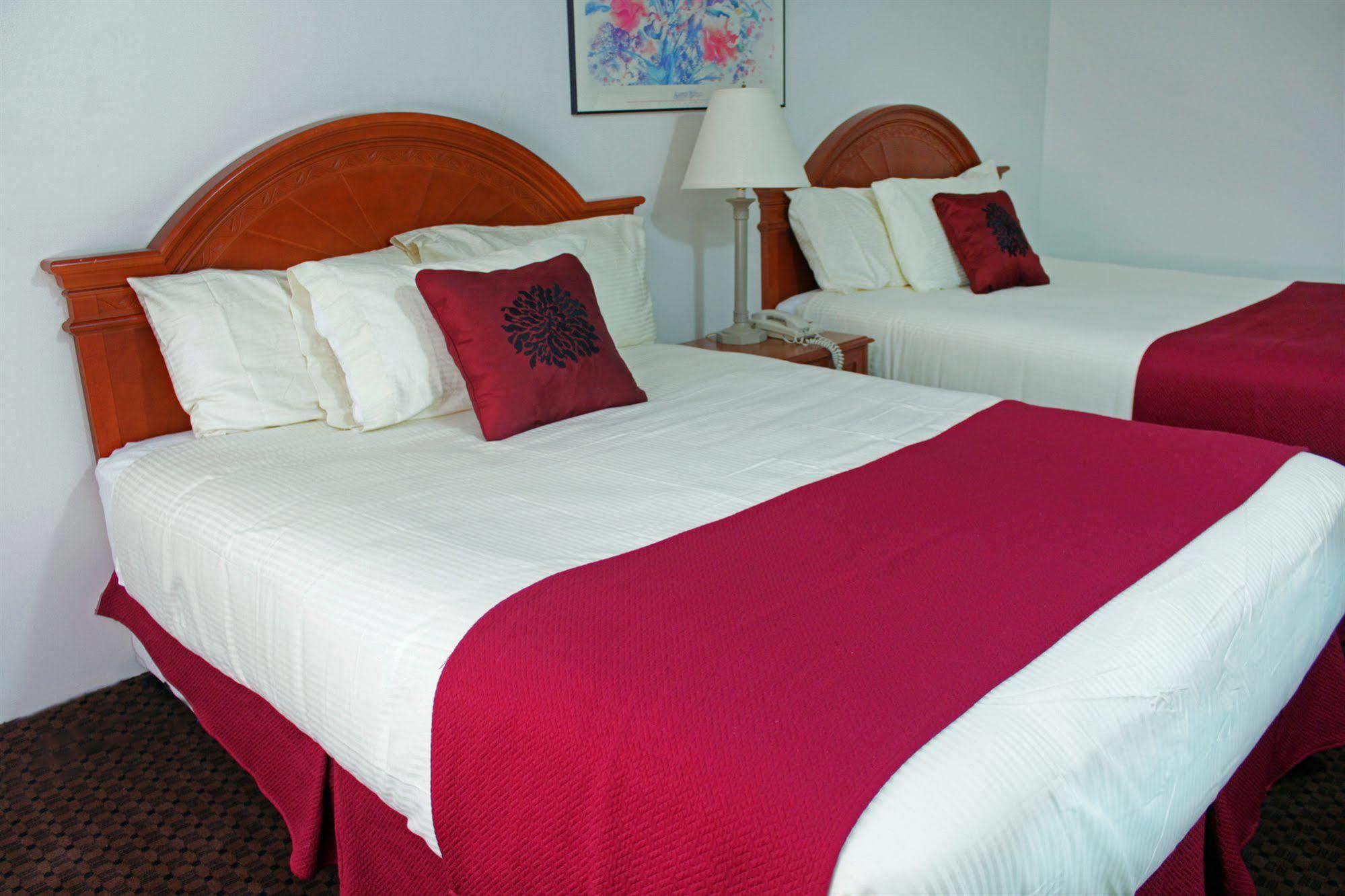 Ramada By Wyndham Medicine Hat Eksteriør billede