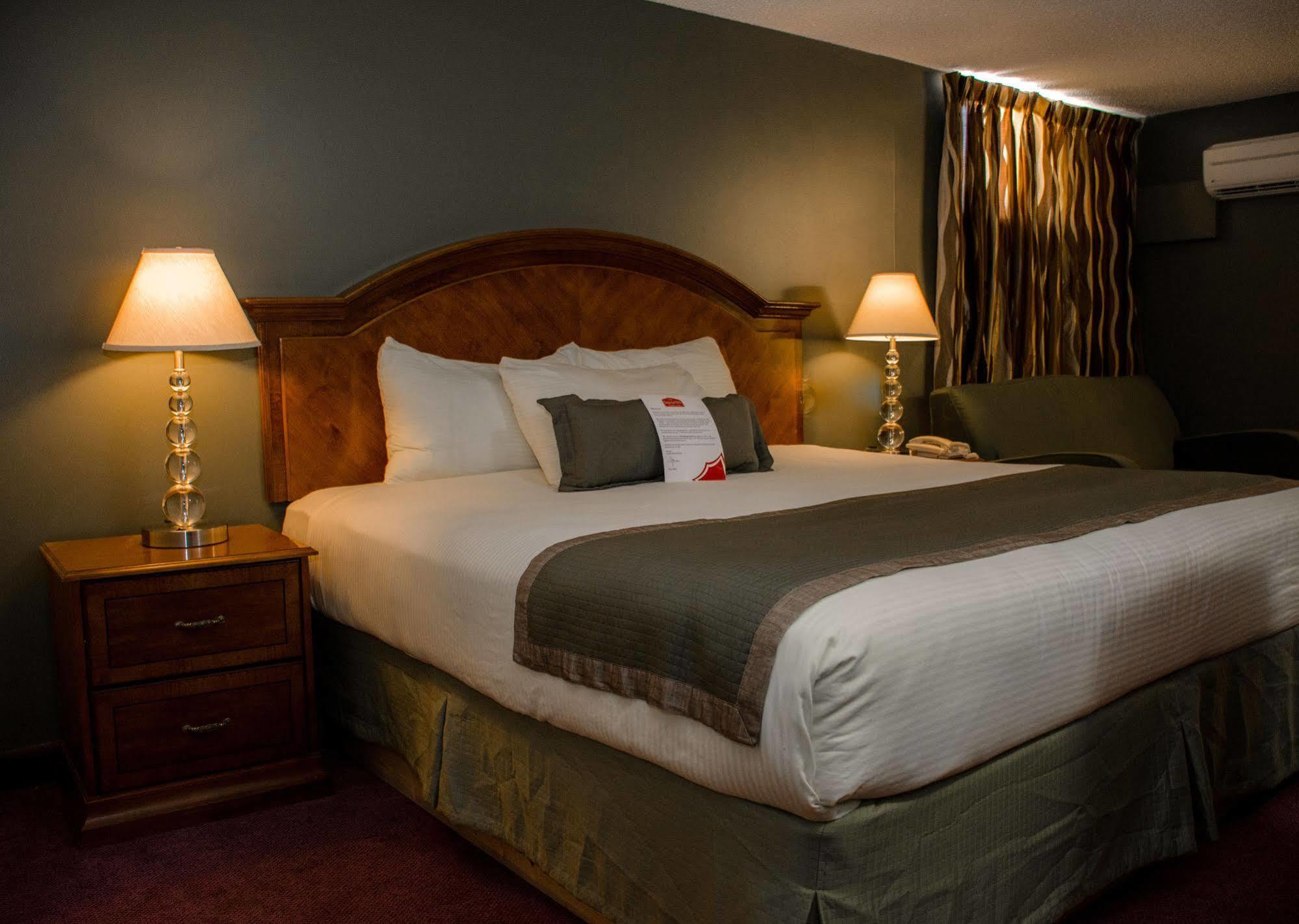 Ramada By Wyndham Medicine Hat Eksteriør billede